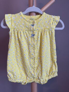 ⭐️⭐️PICK 5 / $20 Carter's Yellow Daisy Button-Up Romper with Bow 3M